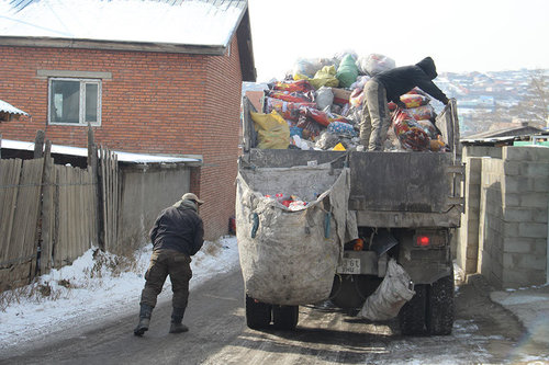 Ангилсан хогийг ачих машинтай болвол хогоо мөнгө, хаягдлаа баялаг болгох боломжтой