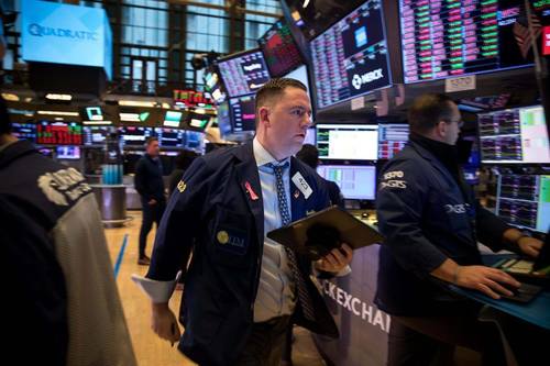 АНУ, 2008 оны эдийн засгийн хямралаас хойшхи анхны тааруухан улирлаа үдэж байна