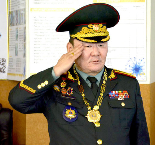 Бага Засгийн газрын сайд бригадын генерал М.Энх-Амар