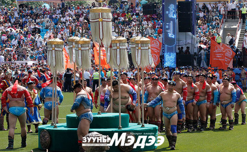 Үзэгчгүй наадмын талаар бөхчүүд юу хэлэв