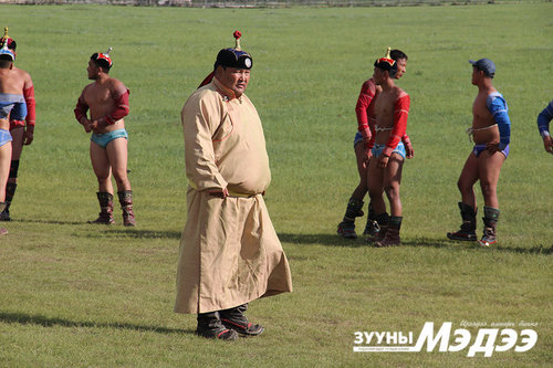 “Өмсдөг” дархан мэхээрээ алдаршсан улсын начин Ш.Зоригт