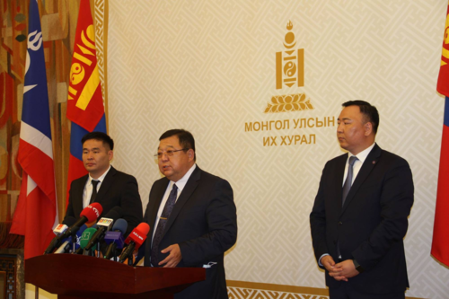 АН их хурлаа наймдугаар сарын 23-нд зарлан хуралдуулна
