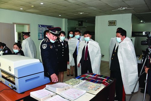 Улсын Их Хурлын гишүүн, Засгийн газрын гишүүн, Хууль зүй, дотоод хэргийн сайд Х.Нямбаатар Шүүхийн шинжилгээний үндэсний хүрээлэнд ажиллаж үүрэг, чиглэл өглөө