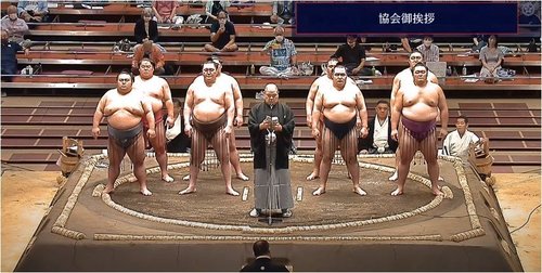 Нагоя башё үзэгчтэй эхэллээ