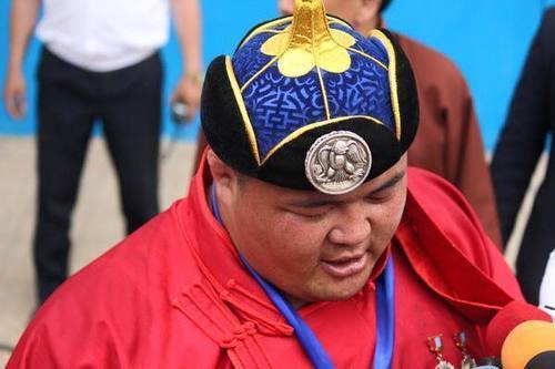 Шүүх Э.Оюунболдын барилдах эрхийг хасч, цолыг хураах шийдвэр гаргалаа