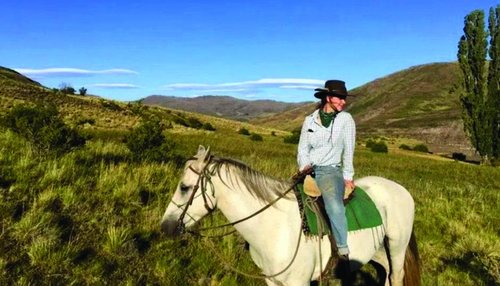 “Эх орондоо мориор буцаж очно”