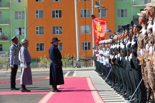 Ерөнхийлөгч Х.Баттулга Зэвсэгт хүчний бие бүрэлдэхүүнд баяр хүргэв