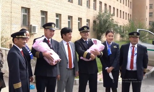Онгоцонд мэндэлсэн ихрүүд 18 нас хүртлээ онгоцоор үнэгүй зорчино