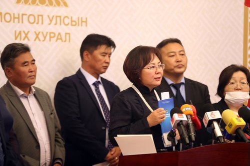УИХ-ын гишүүн С.Одонтуяа Ю.Цэдэнбал, А.Филатова нарыг цагаатгуулахаар шүүхэд хандана