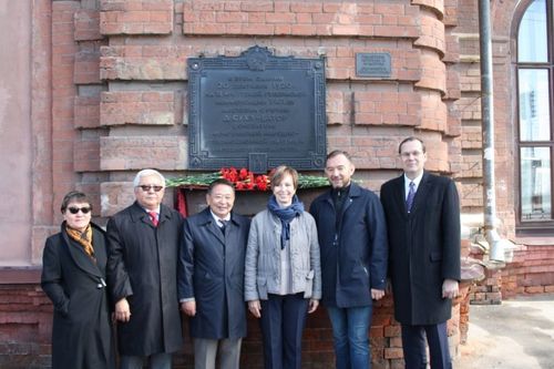 Их жанжин Д.Сүхбаатарын дурсгалын самбарыг шинэчилжээ