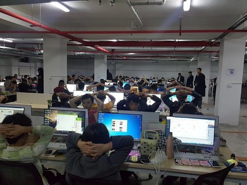 800 Хятадыг шүүх хурал үргэлжилж байна
