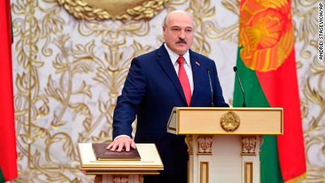Беларусийн ерөнхийлөгч Лукашенко тангарагаа өргөлөө