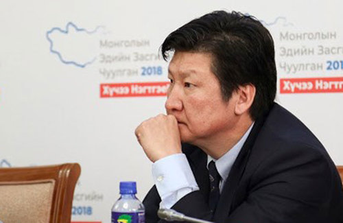 МИАТ ХК-ийн захирал Д.Баттөр хууль зөрчиж “Нүхт Тур” ХХК-иас катерингийн үйлчилгээ авч байжээ