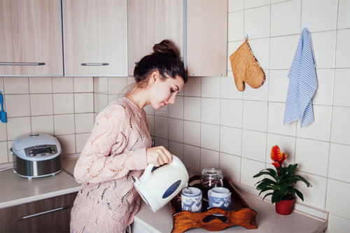 Ус буцалгагчны дотор тогтсон өнгөрийг лимоны хүчлээр цэвэрлэх арга