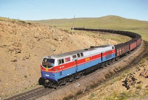 “УБТЗ” ХНН 372 вагон нүүрс зөөвөрлөжээ