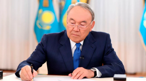 Нурсултан Назарбаевд зориулан шинэ баримтат кино хийжээ