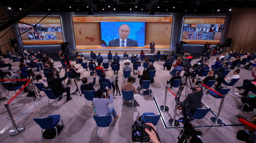 В.Путин: Хэрвээ бид Навальныйг алахыг хүссэн бол бүр “цааш харуулах” байсан