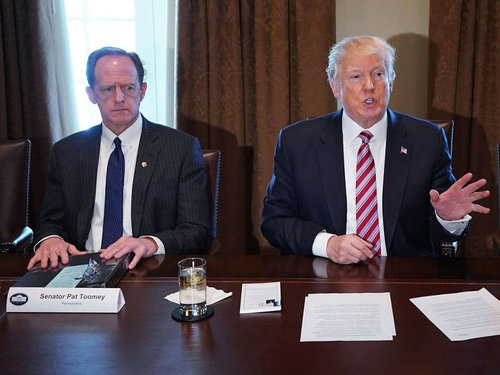 Дональд Трампыг хугацаанаас өмнө огцруулахыг намын гишүүд нь дэмжлээ