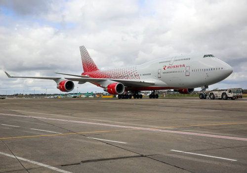 Боинг 747 анхны нислэгээ хийв