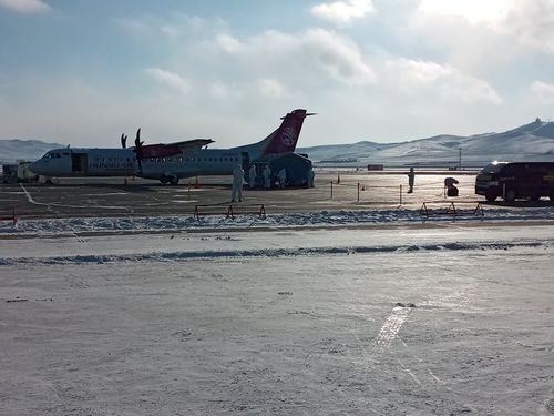 Ховдоос иргэдийг онгоцоор татаж авлаа