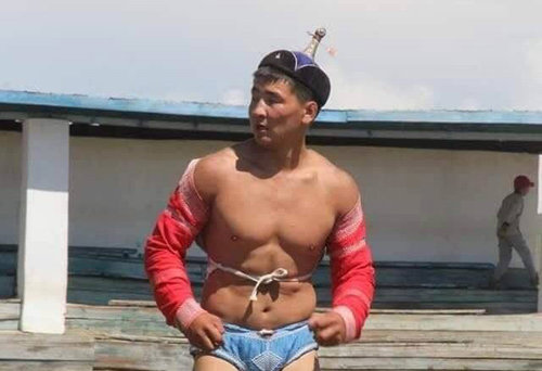 Эртнээс өвлөгдөж ирсэн өв соёлоо тээж яваадаа баяртай байдаг