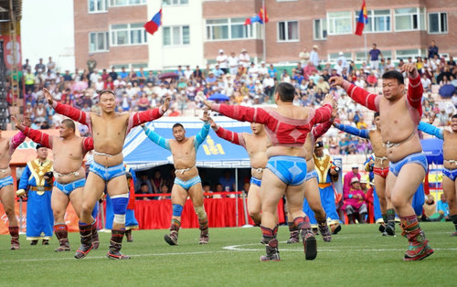 Сар шинийн барилдааныг Алтай хотод зохион байгуулах санал хүргүүлжээ