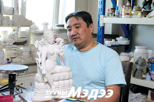 Өндөр гэгээний хийцийг орчин цагийн шаазан барималд нэвтрүүлсэн мастер
