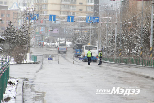 Эрүүл мэндийн салбарынхан хувийн унаагаар дугаарын хязгаарлалтгүй зорчихоор боллоо