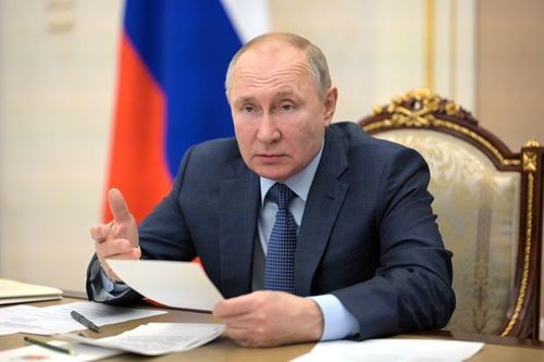 В.Путин COVID-19 вакцины хоёр дахь тунг хийлгэжээ