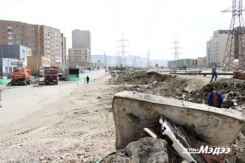 Фото: Тоосгон гарааш, төмөр чингэлгийг буулгаж дууслаа