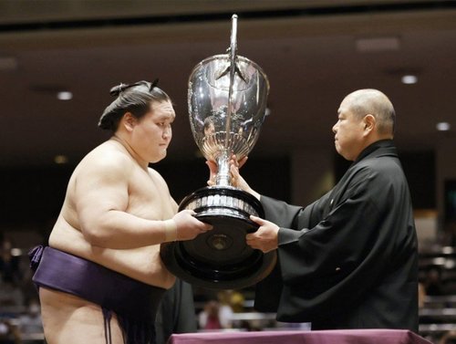 Тэрунофужи: Нэг дороо холхихыг биш, ахиж дэвжихийг л хүснэ