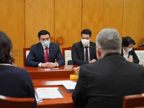 Хүчилтөрөгчийн үйлдвэр барих ажлыг хурдан эхлүүлэх үүрэг өглөө