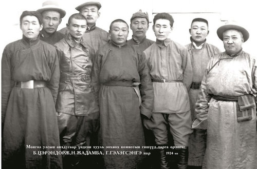 1924 он: Анхдугаар Үндсэн хуулиа батлав