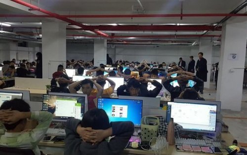 Цахим луйвар үйлдсэн “800 Хятад”-д таван жилийн ял оноолоо