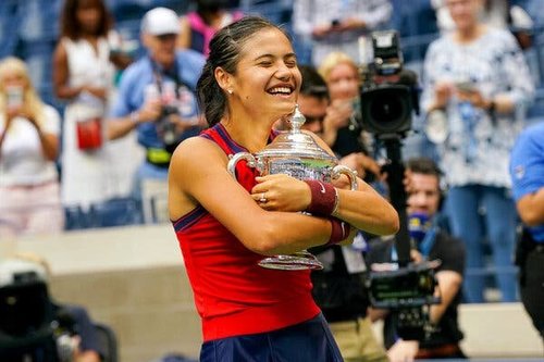 18 настай Эмма Радукани  “USA-OPEN”-д түрүүллээ 