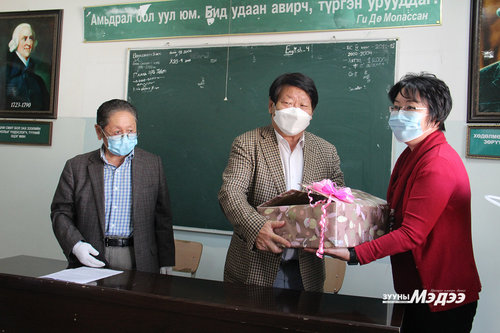 Монцамэ агентлагийн 100 жил, монголын хэвлэлийн хүрээлэнгийн 25 жилийн ойд “монголын шилдэг нийтлэл” цувралын дээжээс өргөн барив