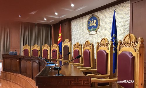 Цэц Х.Баттулгын хүсэлтийг дэмжсэнээ хүчингүй болгож, У.Хүрэлсүхийнхийг ёсоор болгов