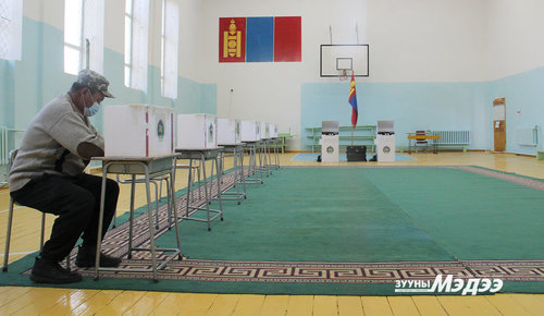 Нөхөн сонгуулийн урьдчилсан дүнгээр  Э.Батшугар, Ц.Идэрбат нар олонхийн санал авлаа