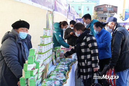 Үндэсний үйлдвэрлэгчид бүтээсэн баялгаа дэлгэлээ