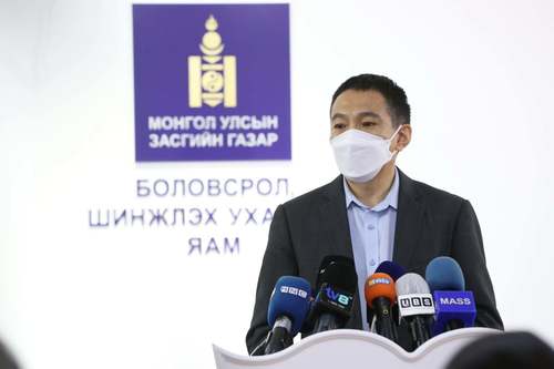 БШУЯ: Сурагчдыг цахимаас холдуулж, номтой нөхөрлүүлэх чиглэл өгсөн
