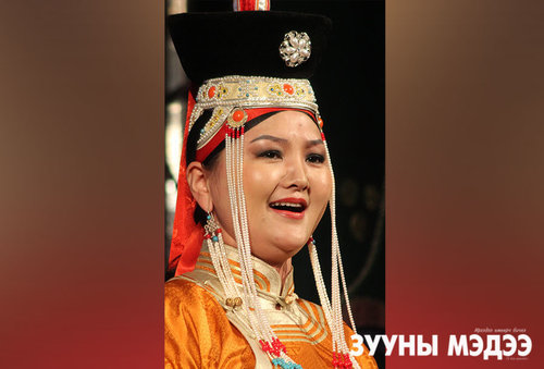 Ц.Түмэнжаргал: Ардын дууны аялгуу, айзам, нугалааг зөв хадгалах учиртай