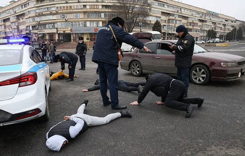 Казахстанд 8000 шахам хүнийг баривчилжээ