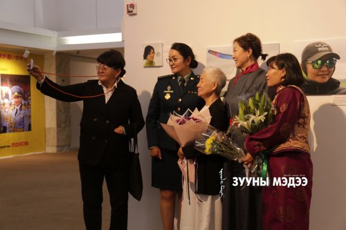 Монгол-Японы эмэгтэй гэрэл зурагчдын үзэсгэлэн үүдээ нээв
