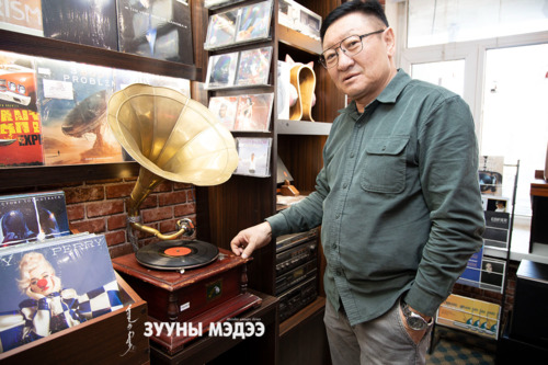 Онцлох фото: Хоббигоо дэлгүүр болгосон эрхэм