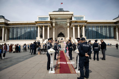 Долоон хос зэрэг хуримлалаа