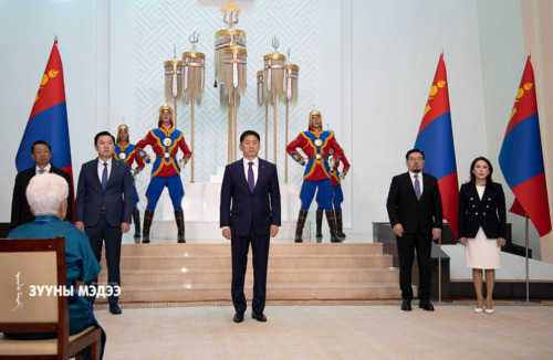 Хүүхдийн байгууллагын 100 жилээр 7 гавьяат төрлөө