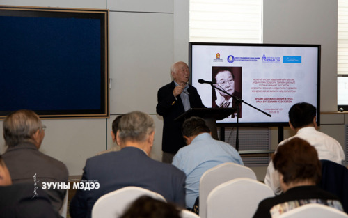 Л.Түдэвийн 90 насны ойд зориулсан номын үзэсгэлэн боллоо